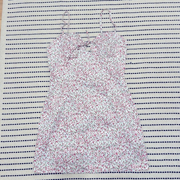 Miss Lola Floral Front Tie Fitted Dress - Picture 2 of 5